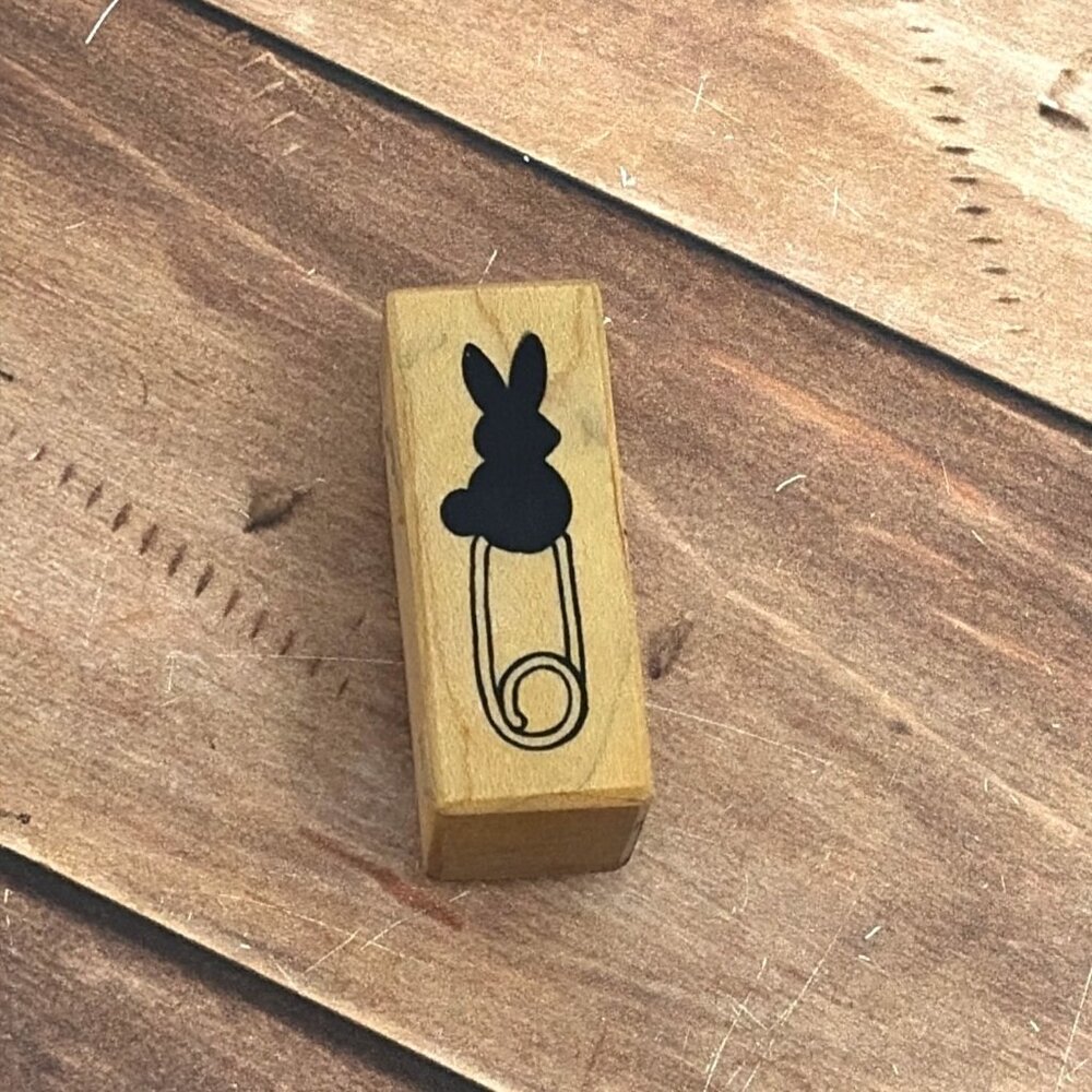 1991 PSX B-954 EASTER BUNNY SAFETY PIN WOOD MOUNTED RUBBER STAMP